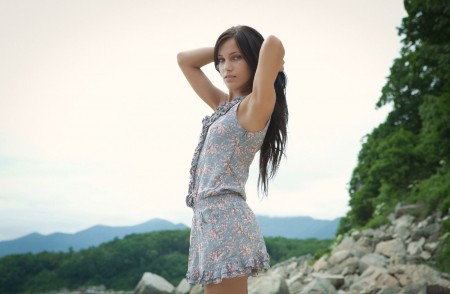 Летняя свежесть: Меган в природе