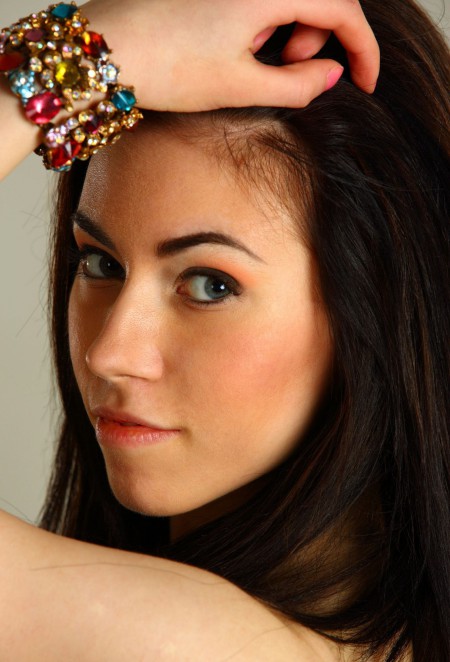 Счастливая модель Петра А позирует обнаженной