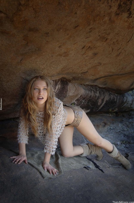 Летнее счастье: смелая Виктория на природе