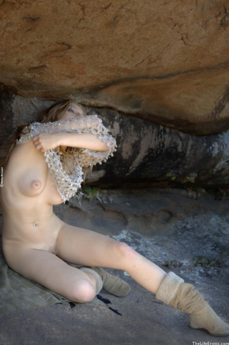 Летнее счастье: смелая Виктория на природе