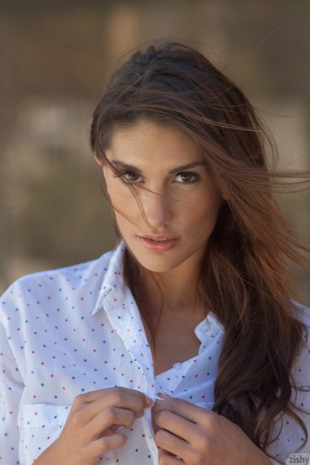 Летний восторг: эротический фотосет с August Ames