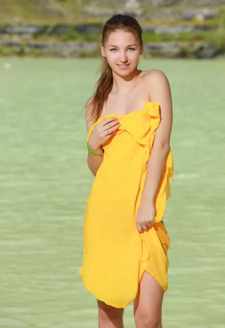 Летний портрет Изабеллы на природе