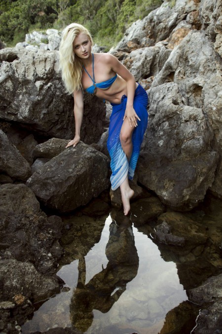 Счастливая Ника Н на природе