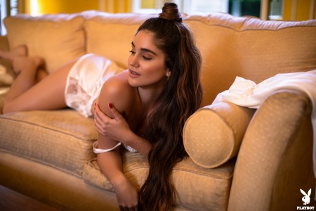 Роза А: чувственная красота в домашней обстановке