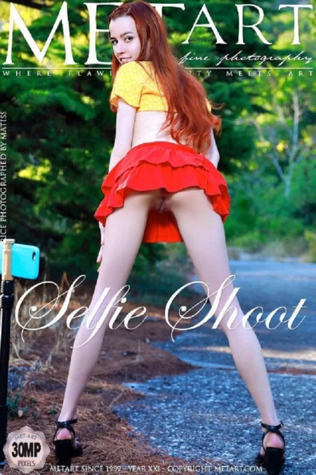 Летний наряд рыжей красавицы