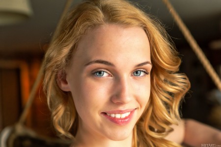 Лана Блу в домашней обстановке