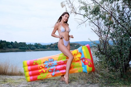 Летняя эротическая фотосессия на природе