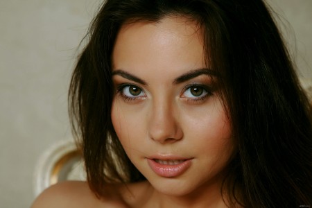 Изящная модель Naomi G: соблазнительная эротика