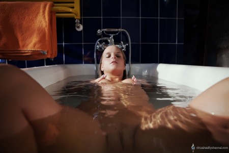 Счастливая Миела: чувственная эротика в помещении