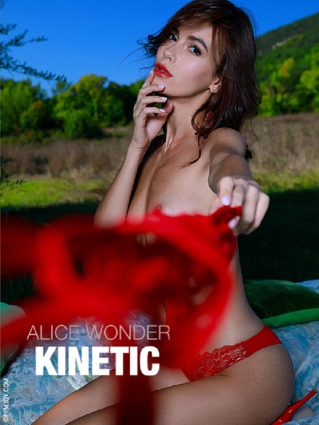 Летняя сенсация: Alice Wonder в белье