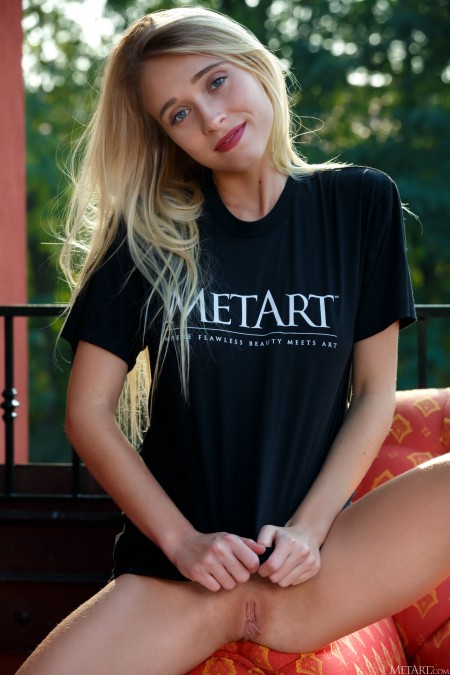 Райли Энн: блондинка в эротическом фотосете