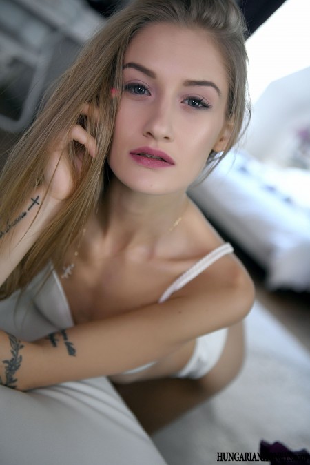 Соблазнительная блондинка Тиффани Татум