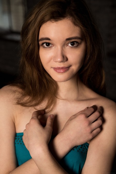 Элегантная модель в фотосессии