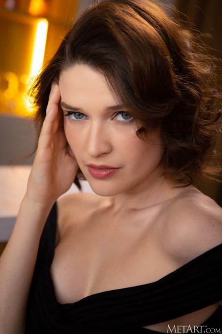 Соблазнительная Серена Вуд на фотосессии