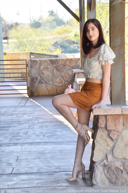 Летняя элегантность: эротический фотосет