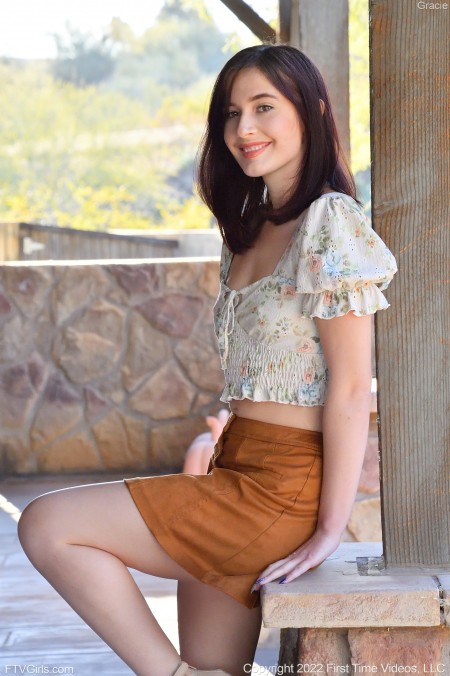 Летняя элегантность: эротический фотосет