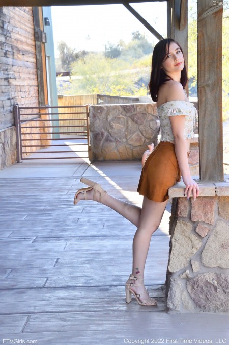 Летняя элегантность: эротический фотосет