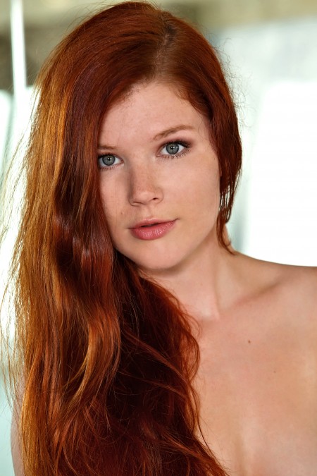 Миа Соллис: элегантность и чувственность