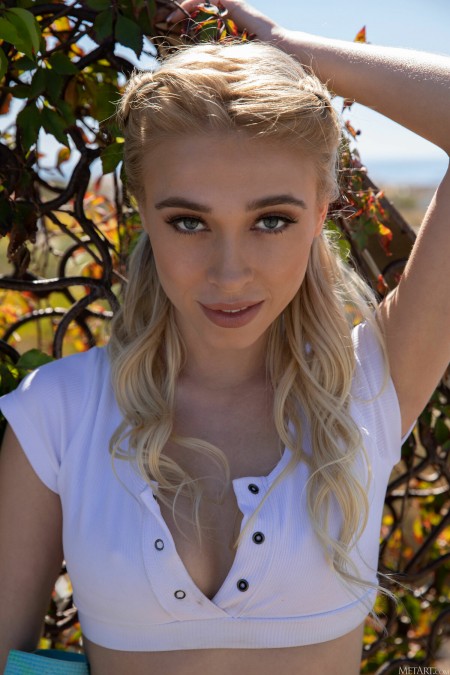 Летний день: улыбающаяся Райли Энн