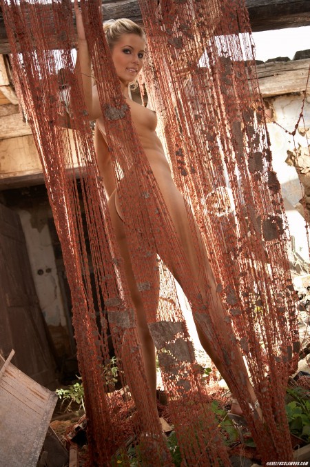 Летняя фотосессия модели с жаркими нотками