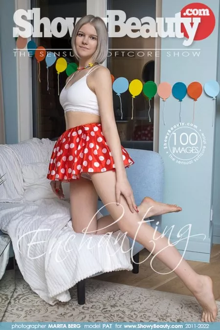 Веселая и обнаженная красавица Пэт