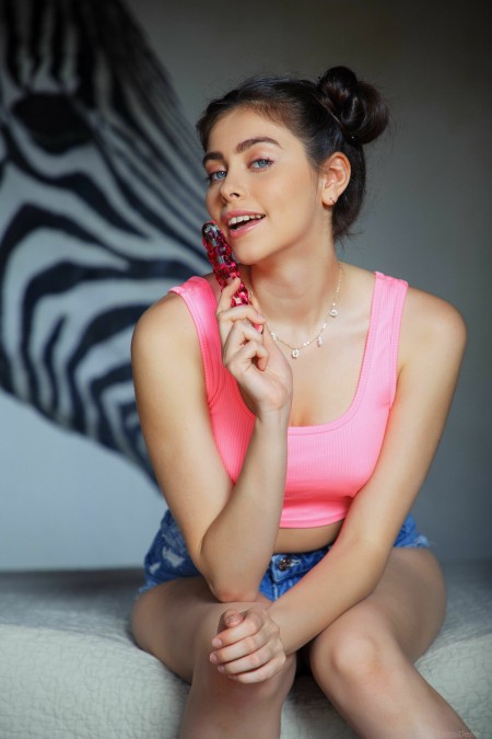 Летнее путешествие с улыбающейся Foxy Alissa