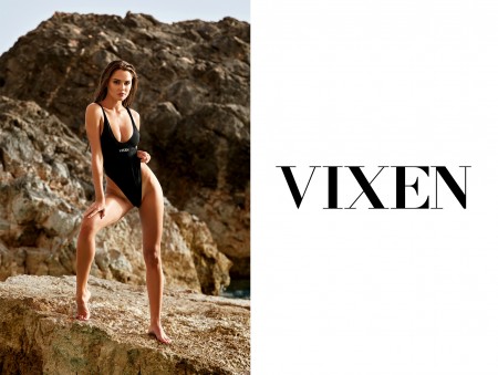 Летняя сенсуальность: Sonya Blaze голая на пляже