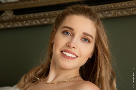 Freya Mayer: чувственная красота в домашней обстановке
