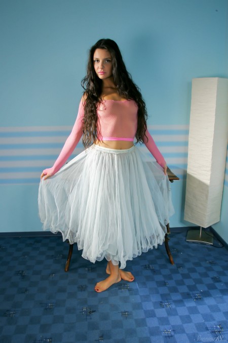 Изабелла: Элегантная модель в фотосессии