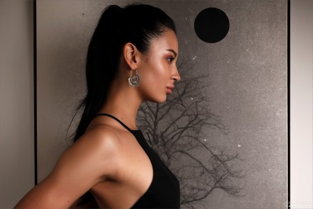 Изысканная модель с грацией и чувственностью