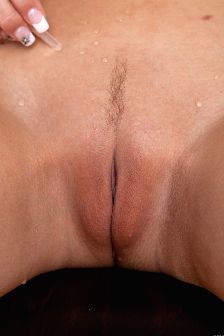 Изысканная блондинка в эротическом фотосете