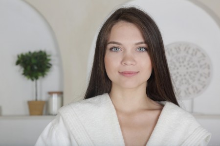 Уютная эротика: Адриана Фон в домашнем интерьере