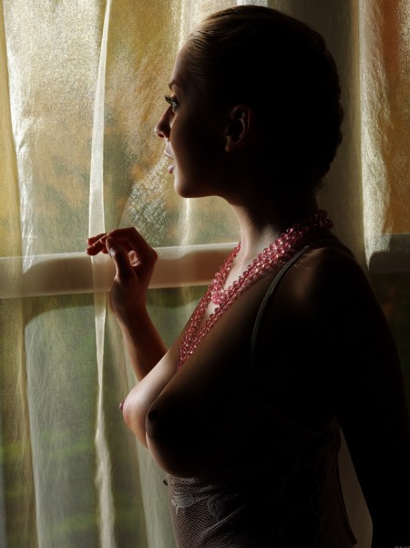 Соблазнительная блондинка в нижнем белье