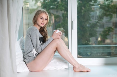 Соблазнительная фотосессия в домашней обстановке