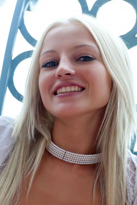 Летняя радость: эротическая фотосессия Alysha