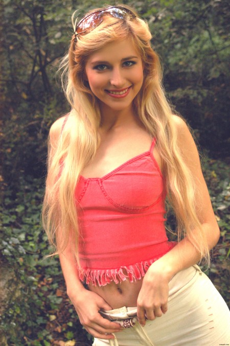 Счастливое летнее фото на природе