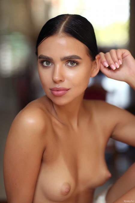 Венеция Л в эротической фотосессии