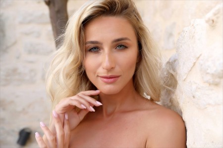 Летняя сенсуальность: девушка Cara Mell