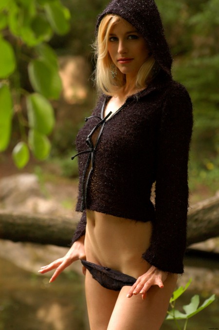 Природная красота: эротическая фотосессия с Евой