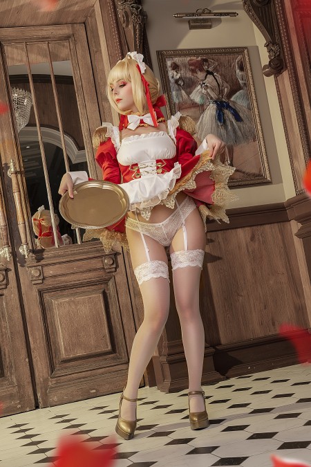 Веселая девушка Хелли Вон: нежная эротика