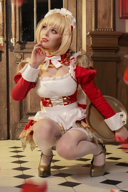 Веселая девушка Хелли Вон: нежная эротика