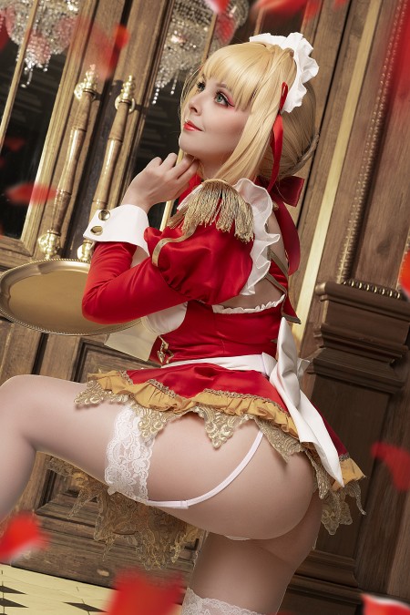 Веселая девушка Хелли Вон: нежная эротика