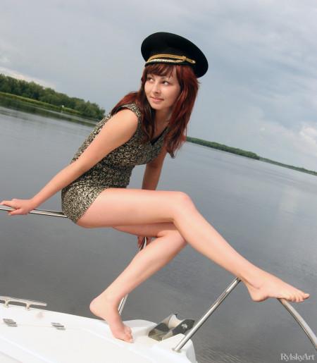 Счастливая летняя фотосессия на яхте