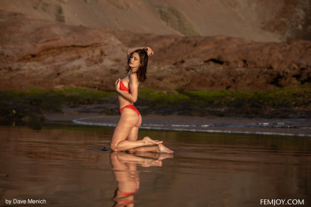 Летняя сенсация: эротический фотосет Деми