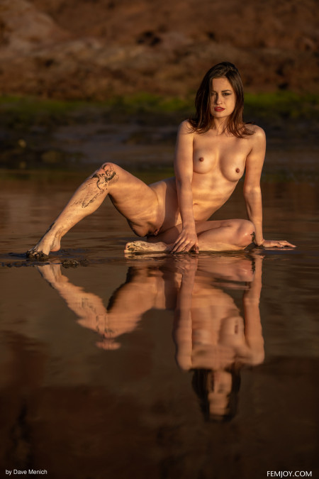 Летняя сенсация: эротический фотосет Деми