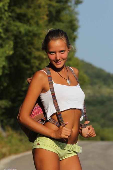 Голая Катя Кловер на природе