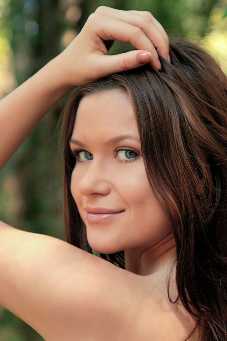 Летнее эротическое фотоутреннение в лесу