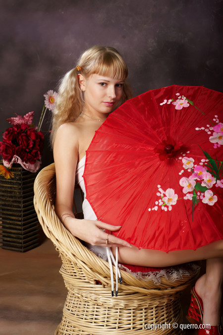 Роскошная блондинка: эротическая фотомодель Лена Q