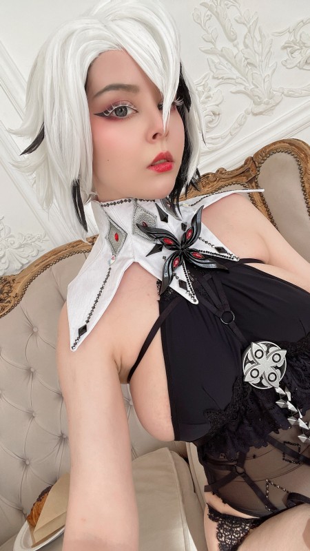 Изысканная фотосессия с обнаженной моделью