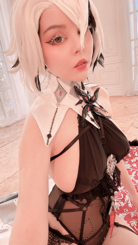 Изысканная фотосессия с обнаженной моделью